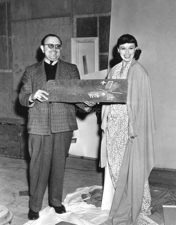 Paulette Goddard 1939 WM.jpg